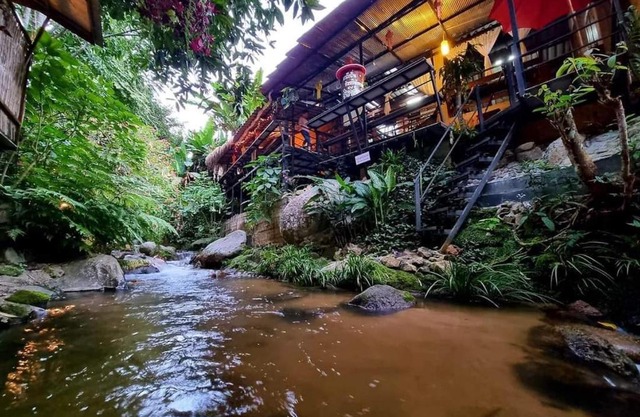 แม่อุ๊ยที่พักติดน้ำ&mae oui next to the water