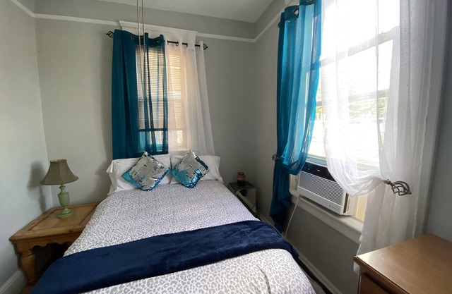 00 Cozy apt and easy transportation to New York City