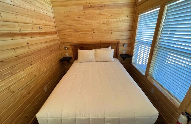 081 Tiny Home near Grand Canyon South Rim Sleeps 8