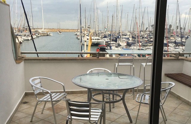 0cean front Herzelia condo next to beach and resturants