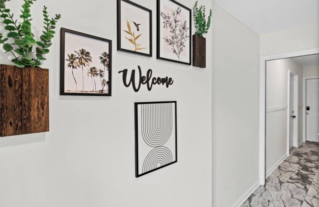 1-Bdr apartment 3 min walk from train to NYC -warm interior design