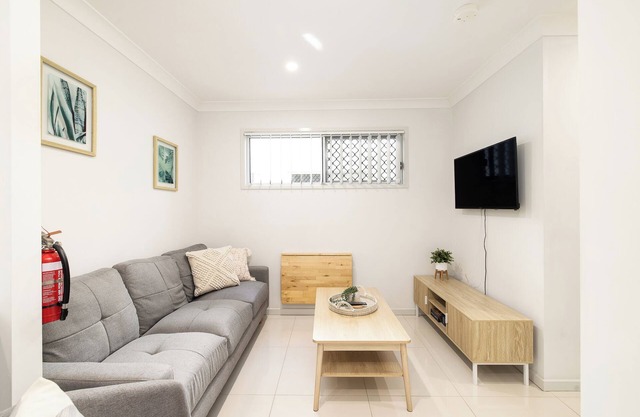 1 Bdr Apt! GST Credits! Kitchen! Parking! 331AF1