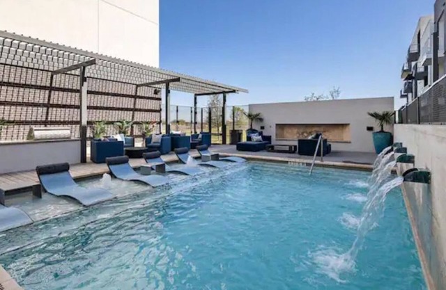 1 bdr Suite w/pool, workspace, 17mins from Domain