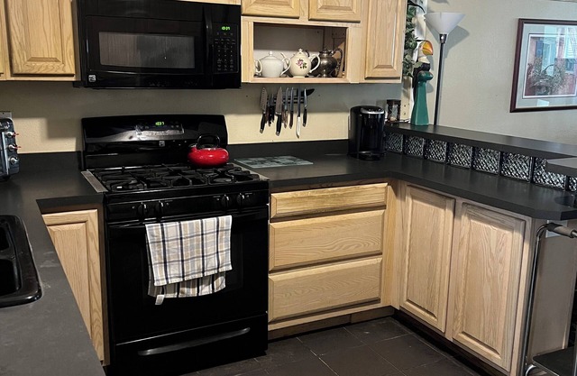 1 bedroom house; central air; dog friendly; great location