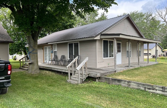 1 block from the Saginaw bay. 1.5 miles from the casino. 5300 pleasant drive
