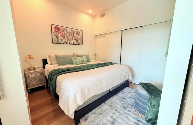 1 BR Apt - 3 minutes from the Convention Center, Near Resto