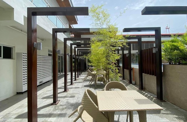 1 Br condo T2-8H
