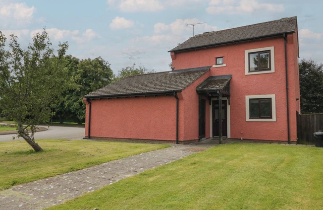 1 EAMONT PARK, family friendly, with a garden in Penrith