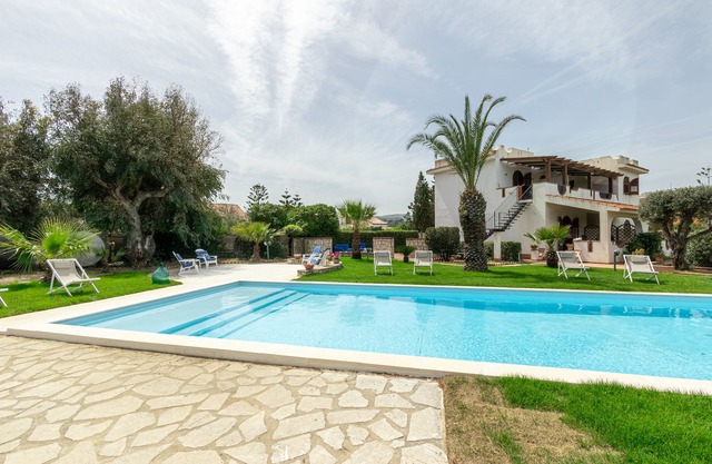1 - House by the sea with pool near Cefalù