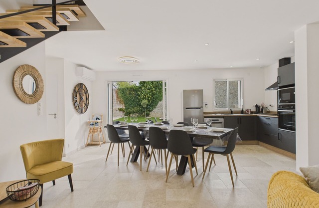 1 km from the beach – House for 7 adults & 3 children