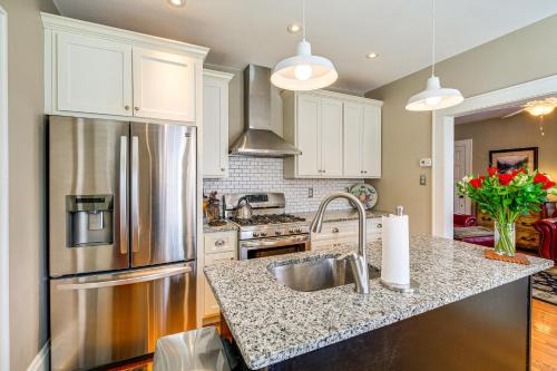 1 Mi to Dtwn Bristol Cottage with Hot Tub and Grill!