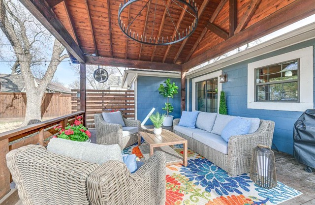 1 Mi to Historic Dtwn McKinney Home with Hot Tub!