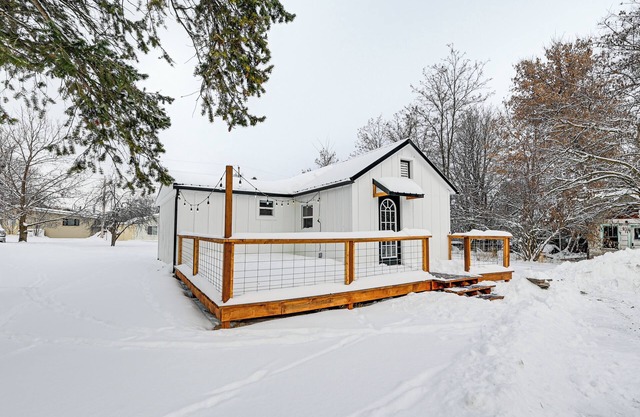 1 Mi to Main Street Polson: Updated Home w/Deck!