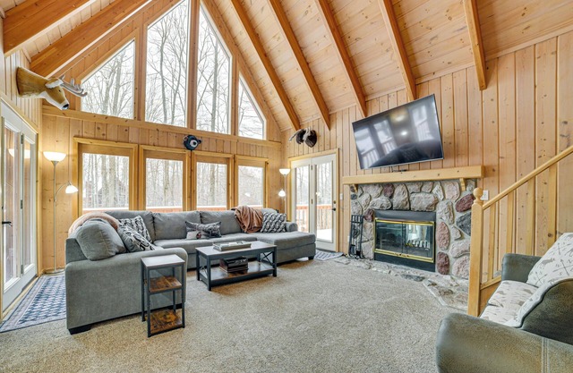 < 1 Mi to Nubs Nob Ski: Cabin w/Sauna & Deck!