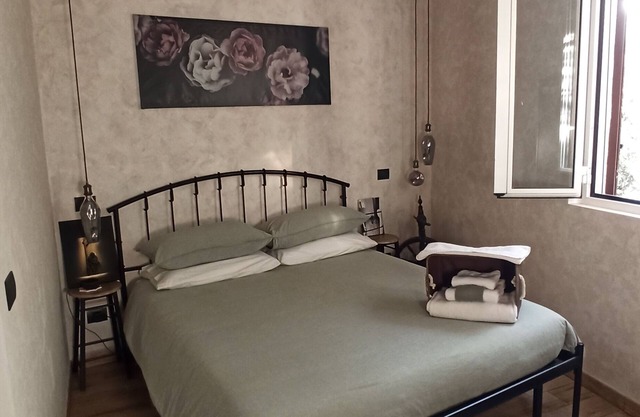 1 minute from metro A, super comfortable mini apartment with small terrace