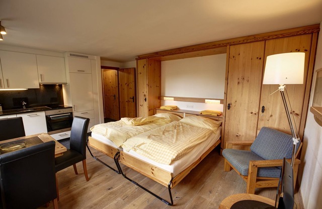 1-room flat with lake view on the 4th floor