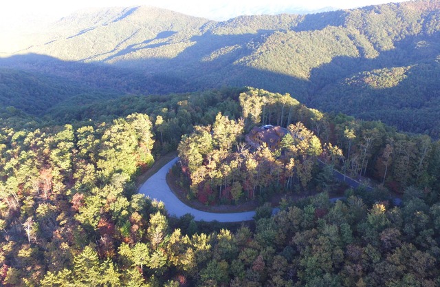 #1 VIEWS BLACK-MT.- LUX LOG ESTATE./HOT TUB/GAME ROOM/PET FRIENDLY/GATED