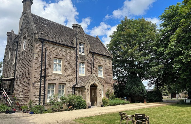10-16 persons. Variable rates. 4 large (20-25 sq mtr) en suite rooms.