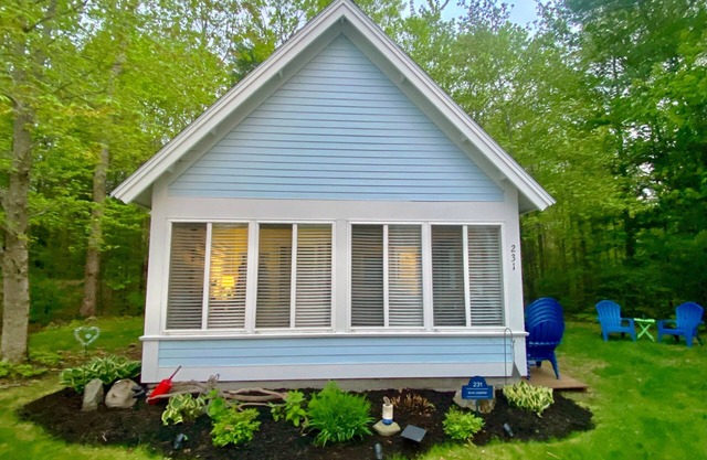 10 ⭐️cottage! Last week in Aug is available. 4 night minimum, discounted rate.