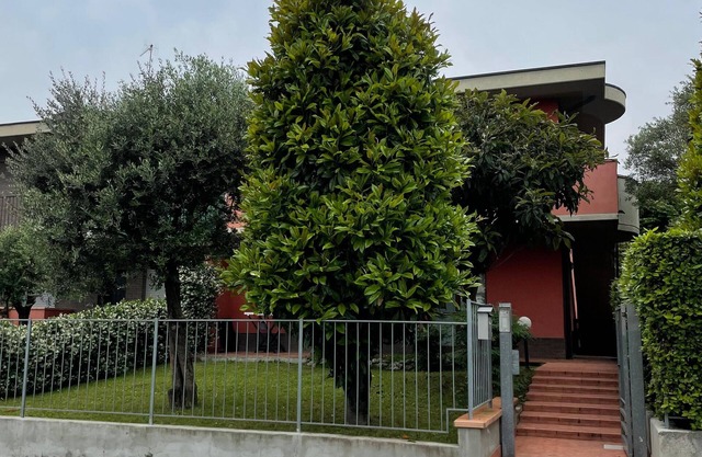 10 km from Bergamo, 50 minutes from Milan by train, 10 km from Leolandia