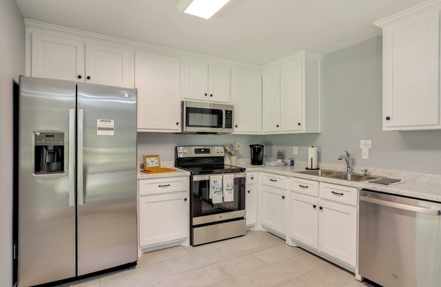 10 Mi to Tennessee River: Blue Willow-themed Home