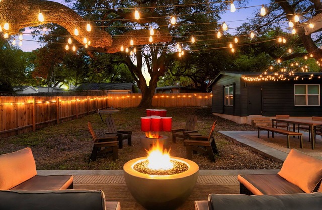 10 Min to Downtown - Modern 4BR Oasis - Yard Games