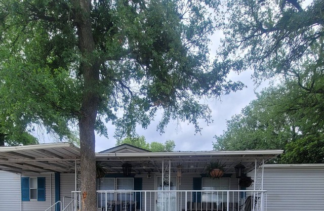 10 Minutes from Weatherford Lake, Wineries and Wedding Venue's