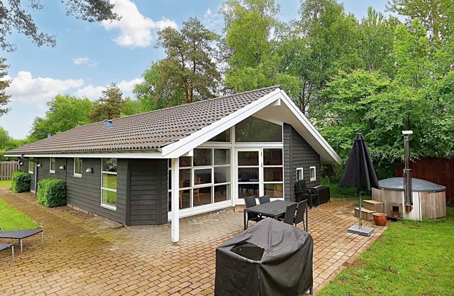 10 person holiday home in Væggerløse