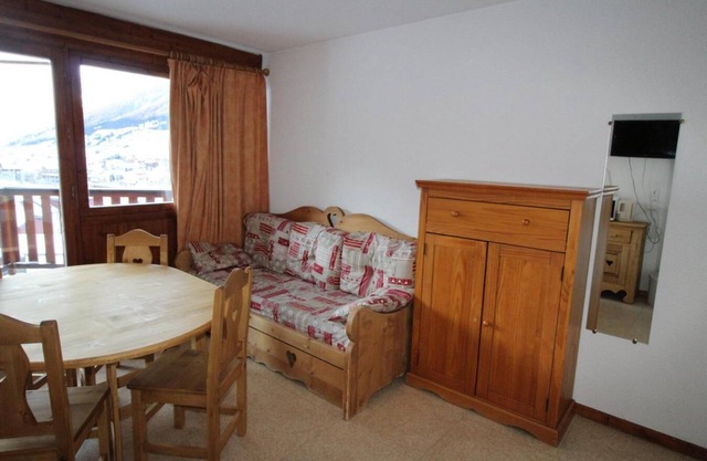 100m from ski slopes, 1st floor, balcony, tv, ski locker, 21m², Val Cenis