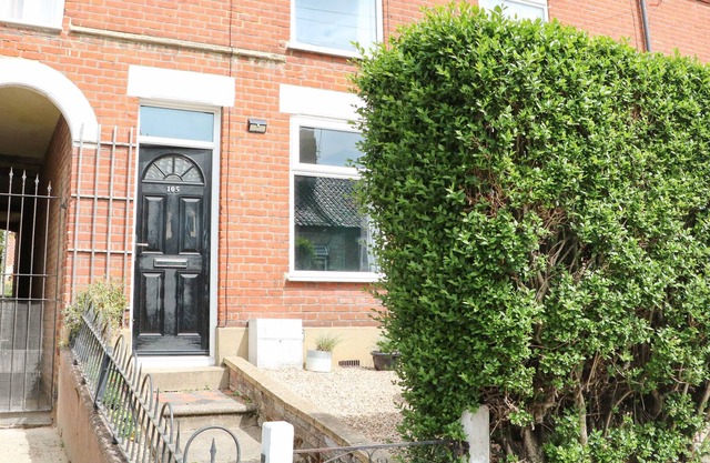 105 MARLBOROUGH ROAD, pet friendly, with a garden in Norwich