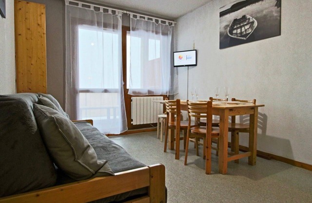 10m from ski slopes, 1st floor, balcony, tv, ski locker, 34m², Chamrousse