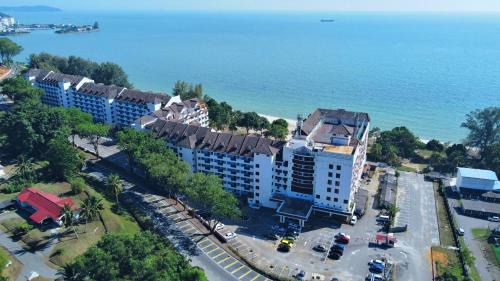 10pax GFloor 2R2B DUAL-KEY SEASIDE, WATERSPORT, FREE BBQ Set, Pool, Wifi, 50"TV