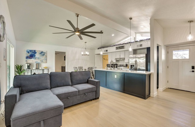 11 Mi to Dtwn Phoenix: Main House w/Outdoor Oasis