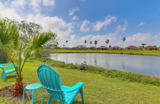 11 Mi to Isla Blanca Beach: Townhome w/Lake Views