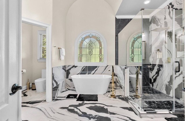 11 rooms 12 beds 11580 sqft large house nearby airport