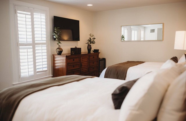 11-Standard Guest Room - 2 Queens · The Jefferson Inn Rm. 11