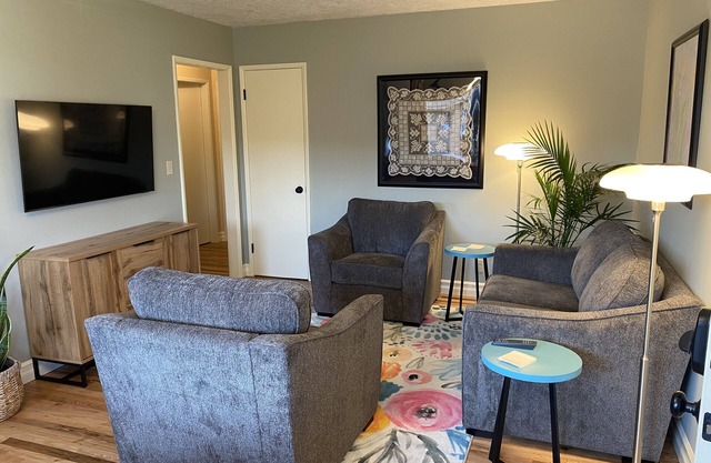 1133 The 3 Oaks 30 night fully furnished stay at a great price. Full Amenities!