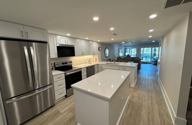 117 Greens Newly Remodeled for 2025 - Includes Beach Locker/Chairs