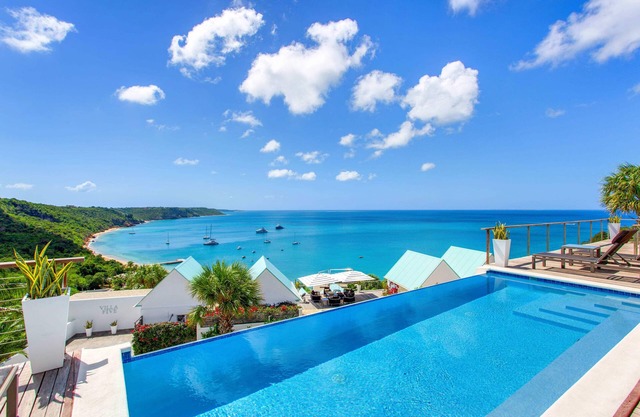 12 BR Neighboring Villas W/Views & Concierge