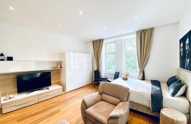 12 min to Praterstern - elegant 2BR Apt w/Balcony