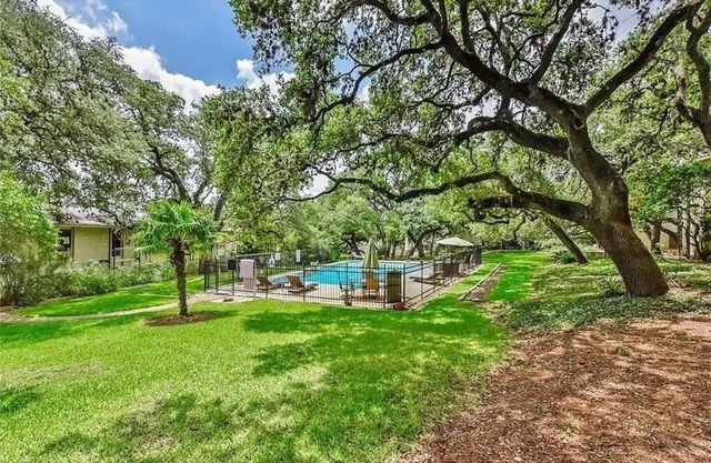 12 minutes from downtown. Furnished. Pool. Laundry onsite. Great Landscaping!