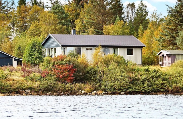 12 person holiday home in Kvenvær