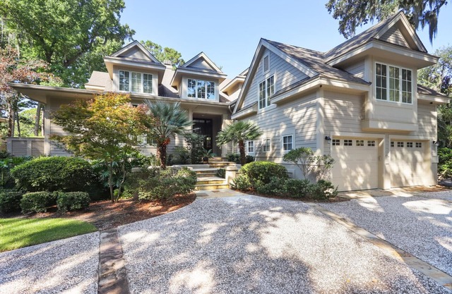 13 Wagon Rd. Vacation paradise! Close to the beach! Water view!