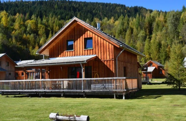 # 139 mit 4 Schlafzimmern & Sprudelbad by Interhome
