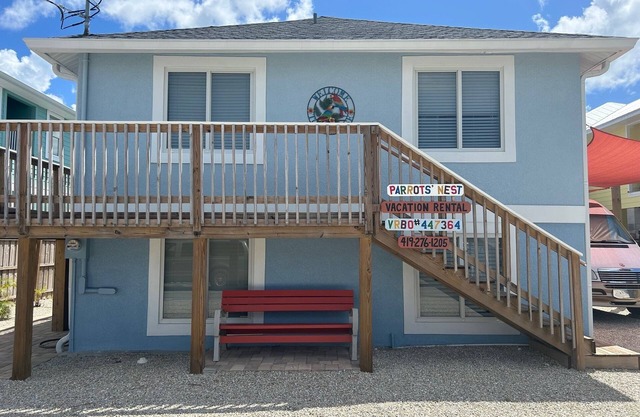 140 Primo Dr Waterfront House, Htd Pool, Dock, Walk To Times Square 2 Bed 2 Bath