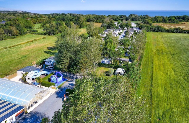 15 min à pied d'Omaha Beach | Camping 3* | Piscine