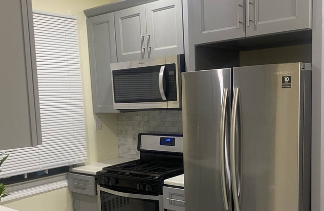 15 min from JFK! Cozy, stylish 3 bedroom!