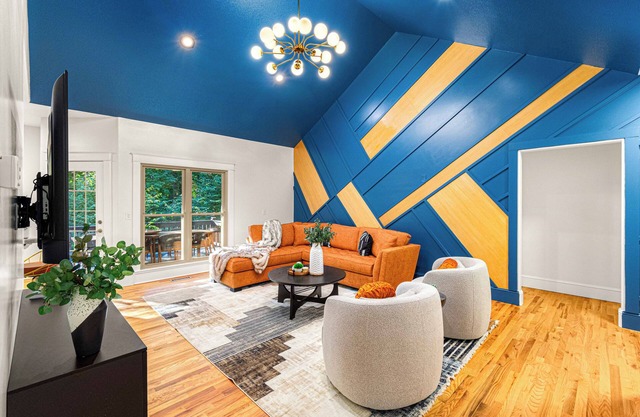 15 Minutes to Downtown Asheville! Movie Theater, Game Rm, HotTub, Sauna, Firepit