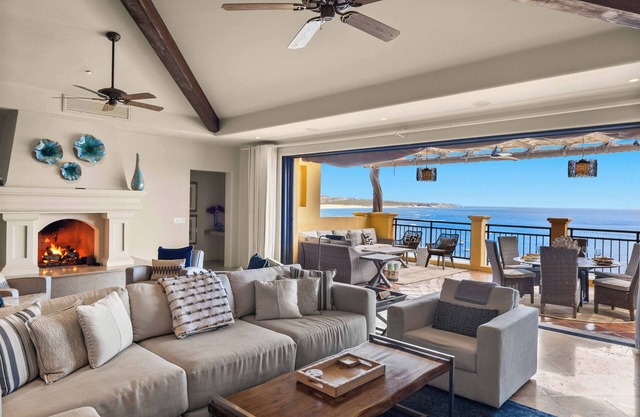 ¡15% OFF! Oceanview Penthouse, 5-star Service & Resort Amenities in Cabo