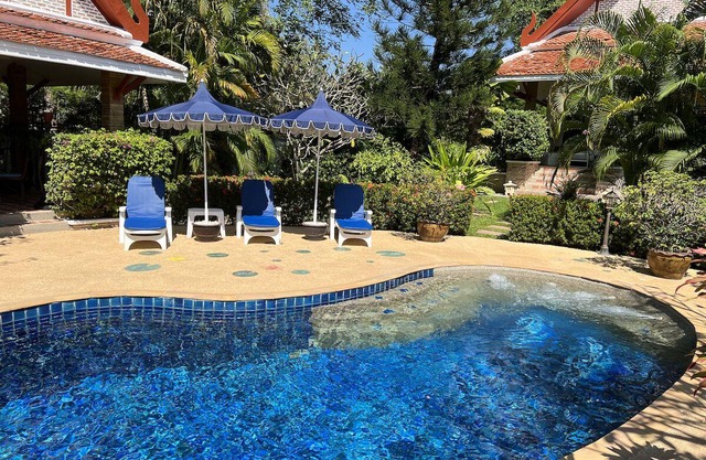 - 15% sept-oct RARE ! 3 bed-3bath,swimming-pool-jacuzzi,1 600m2, tropical garden, quiet area